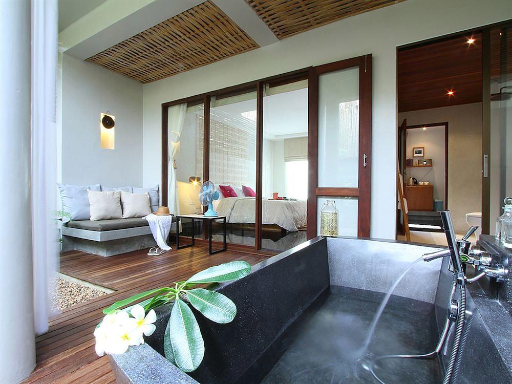 swimming pool spa
