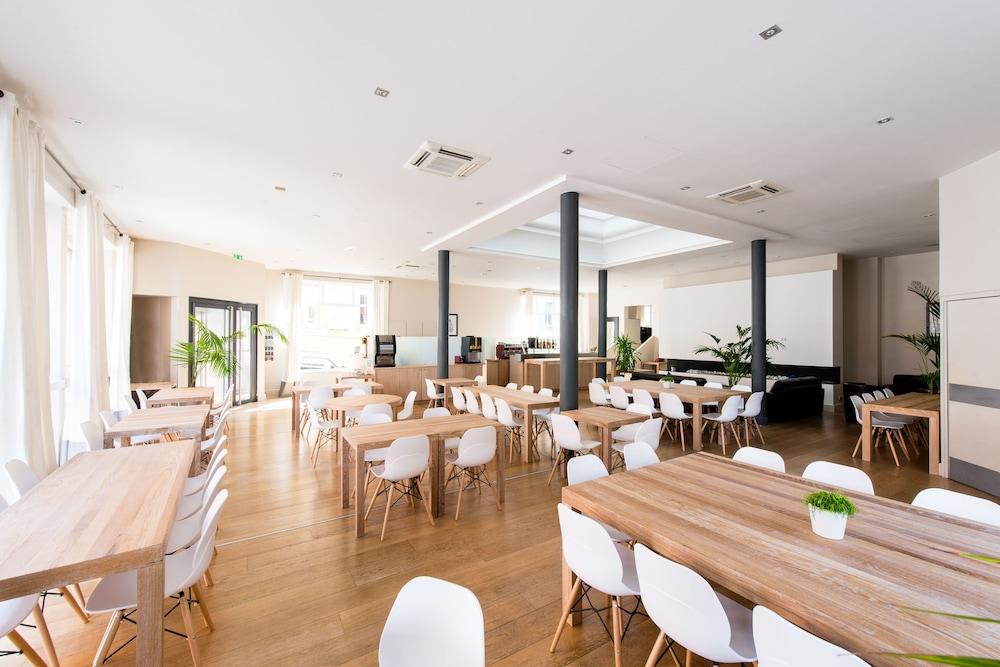 restaurant-cafeteria