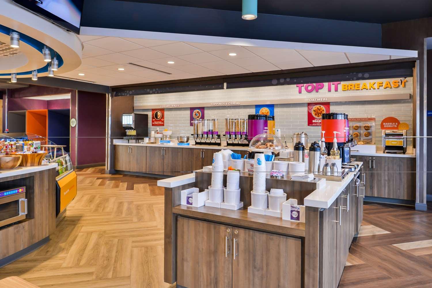 restaurant cafeteria