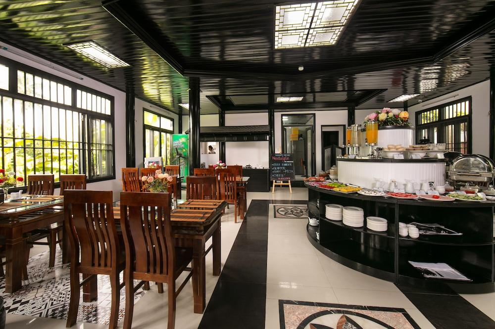 restaurant cafeteria