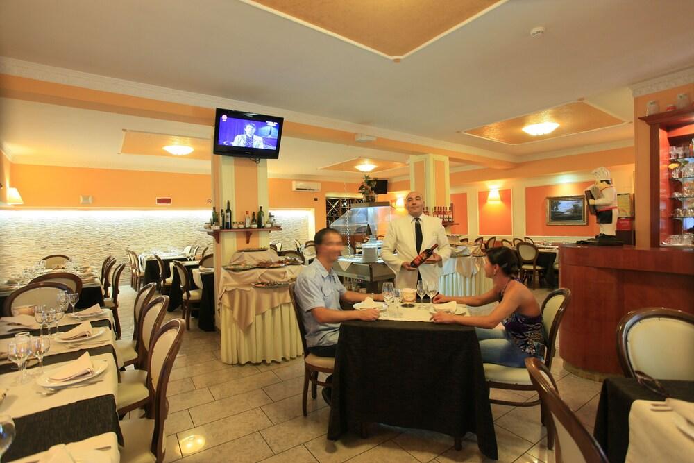 restaurant-cafeteria
