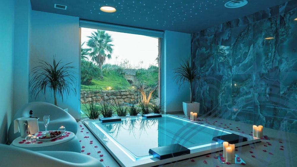 swimming pool spa