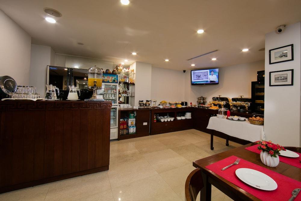 restaurant cafeteria