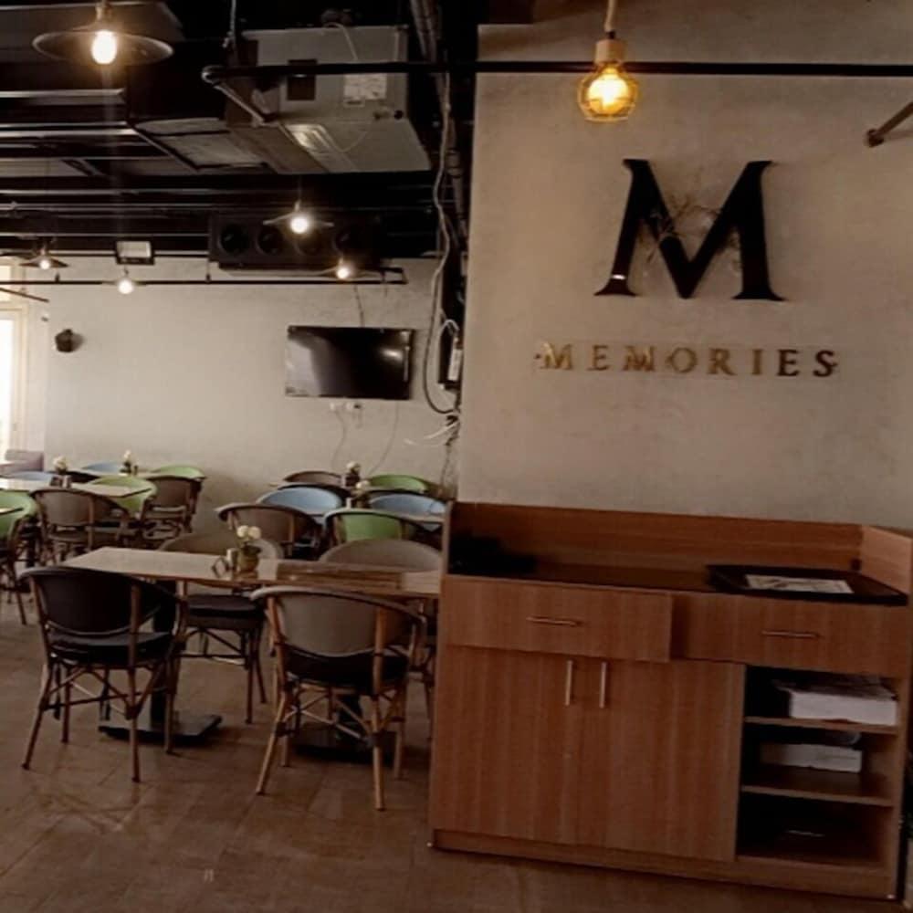 restaurant cafeteria
