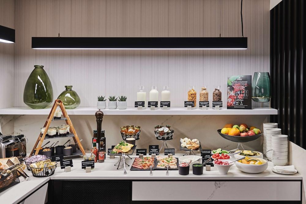 restaurant cafeteria