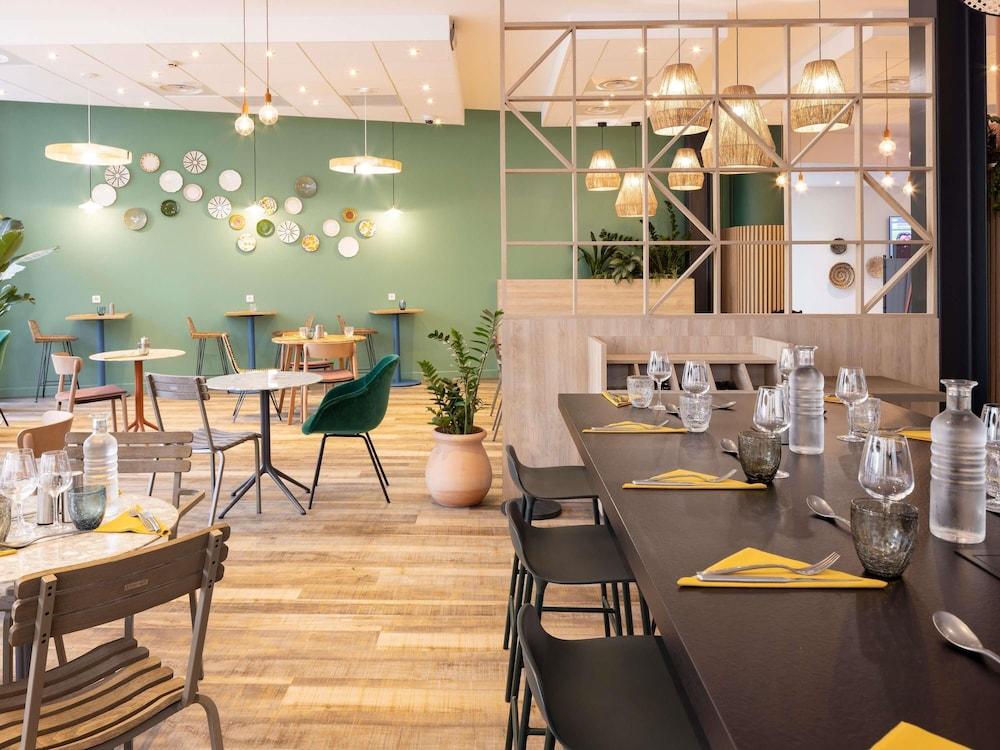 restaurant cafeteria