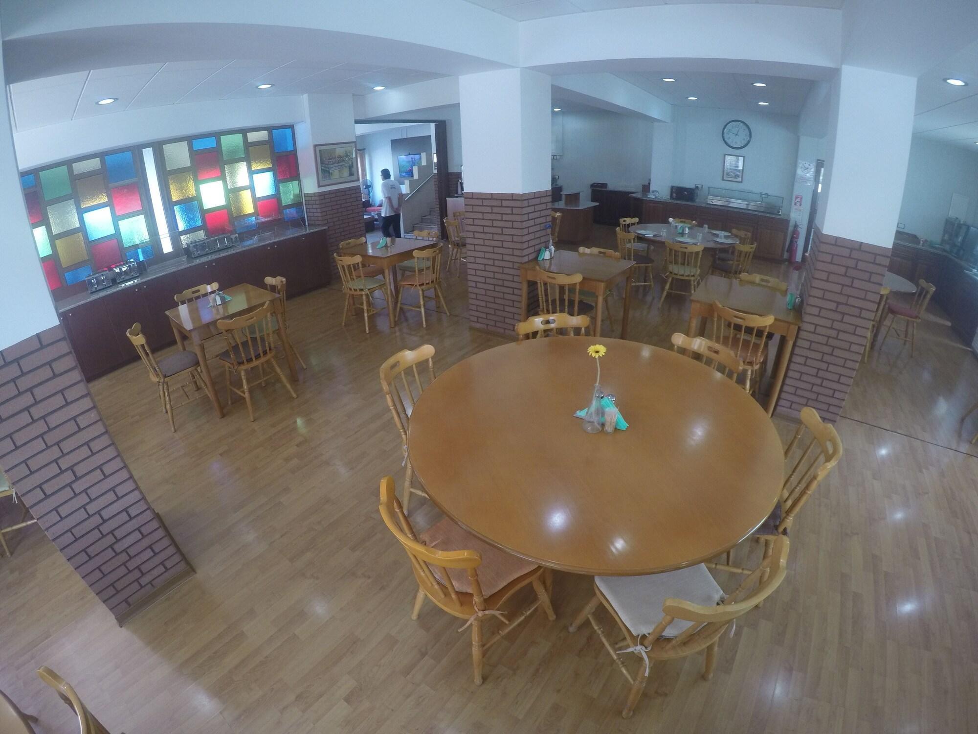 restaurant cafeteria