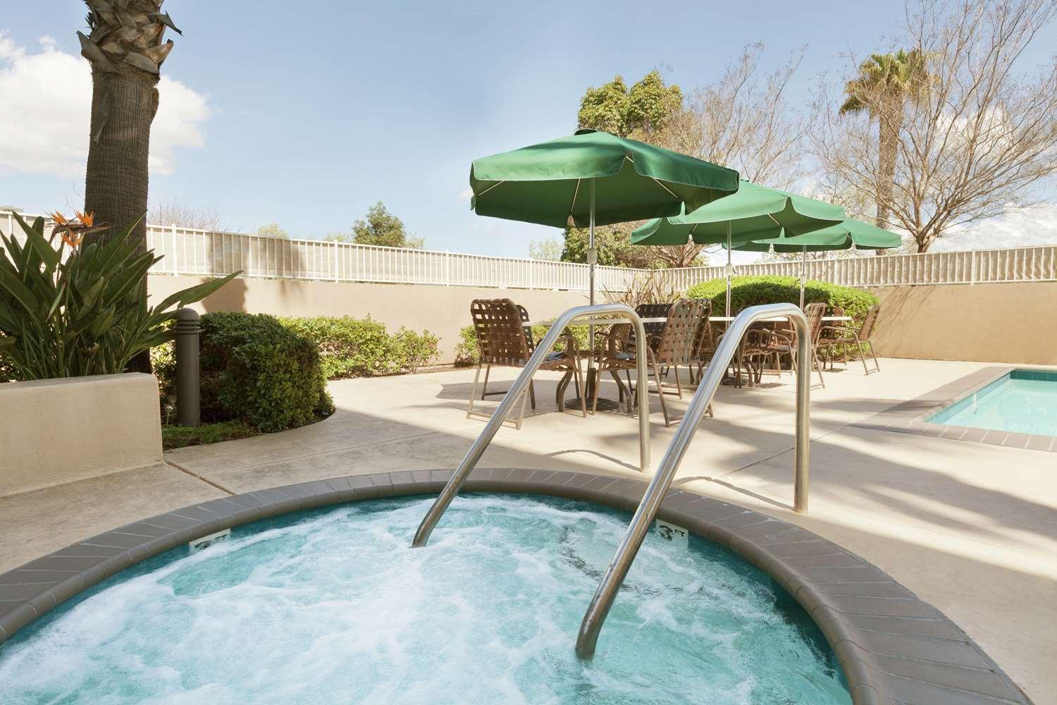 swimming pool spa