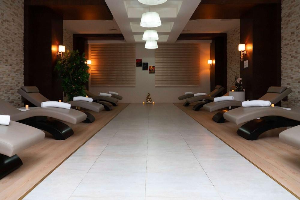 swimming pool spa