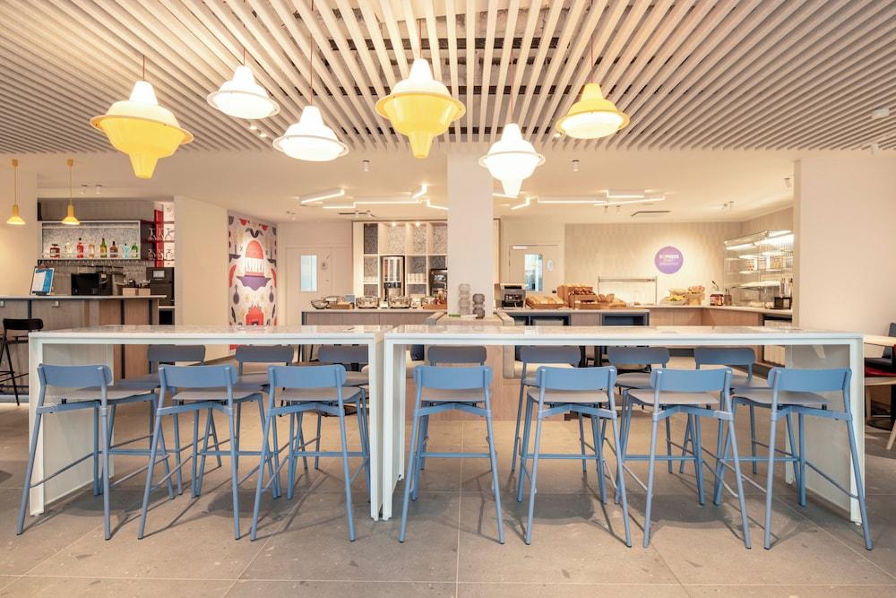 restaurant cafeteria