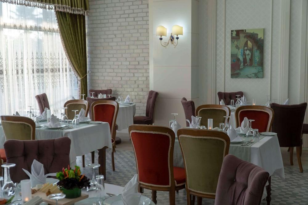 restaurant cafeteria