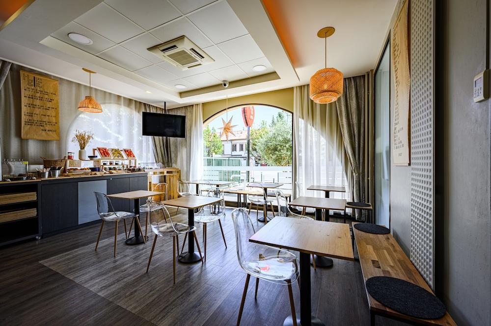 restaurant-cafeteria