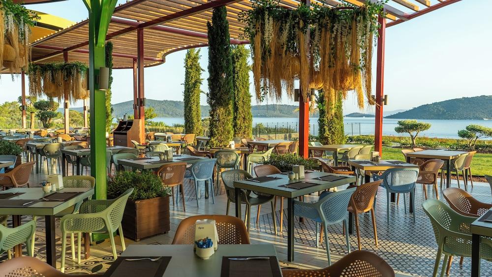 restaurant cafeteria