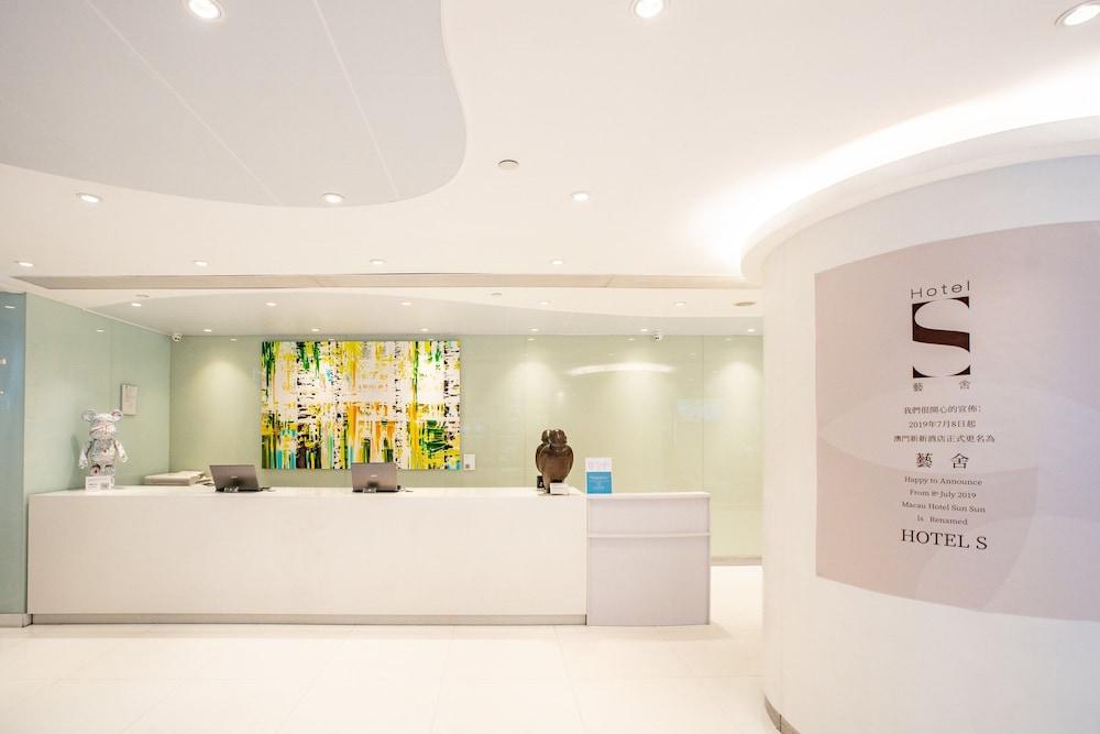 lobby