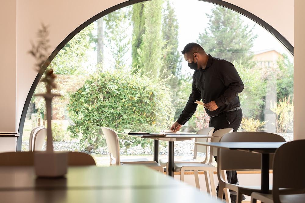 restaurant cafeteria