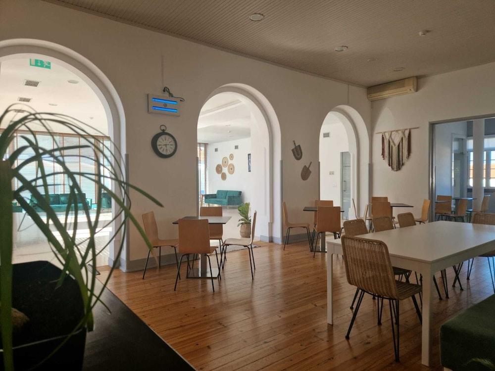 restaurant-cafeteria