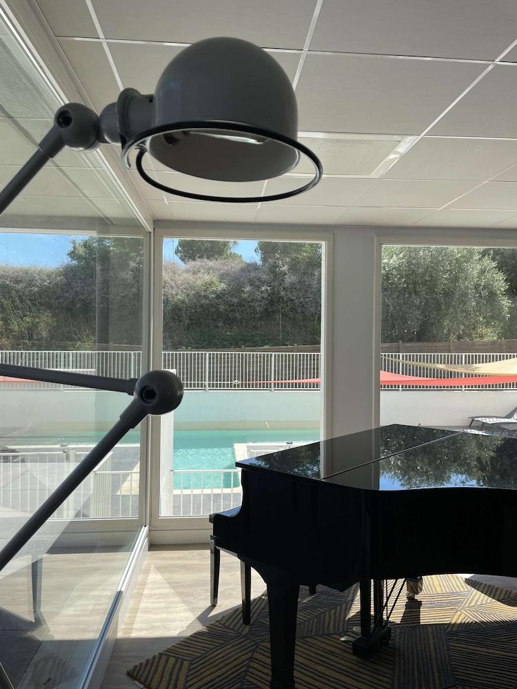 swimming pool spa
