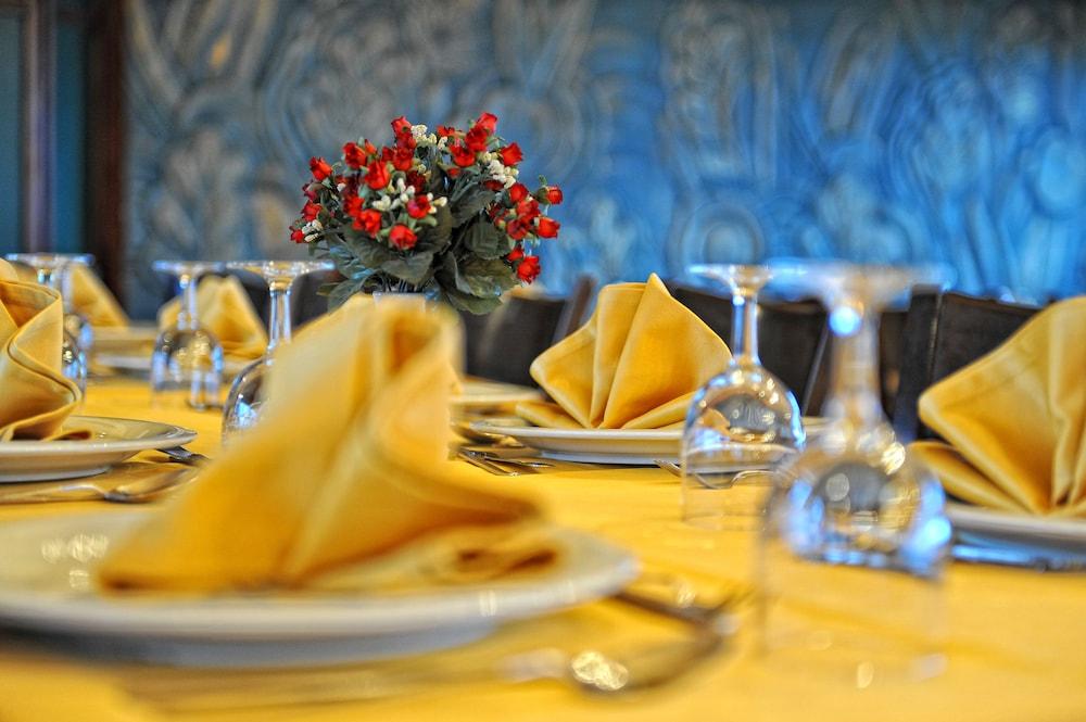 restaurant-cafeteria
