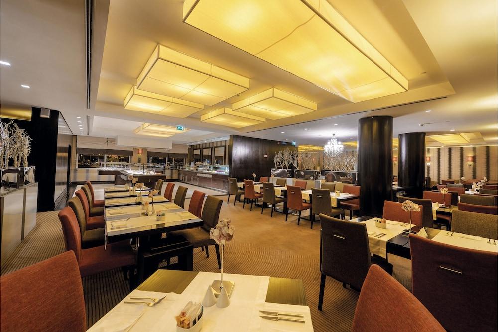 restaurant cafeteria