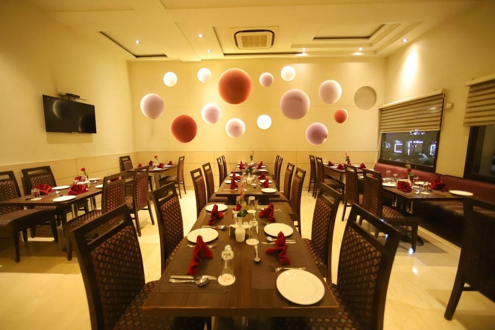 restaurant cafeteria