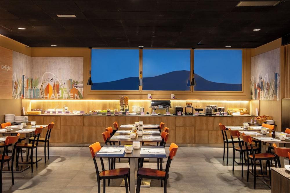 restaurant cafeteria
