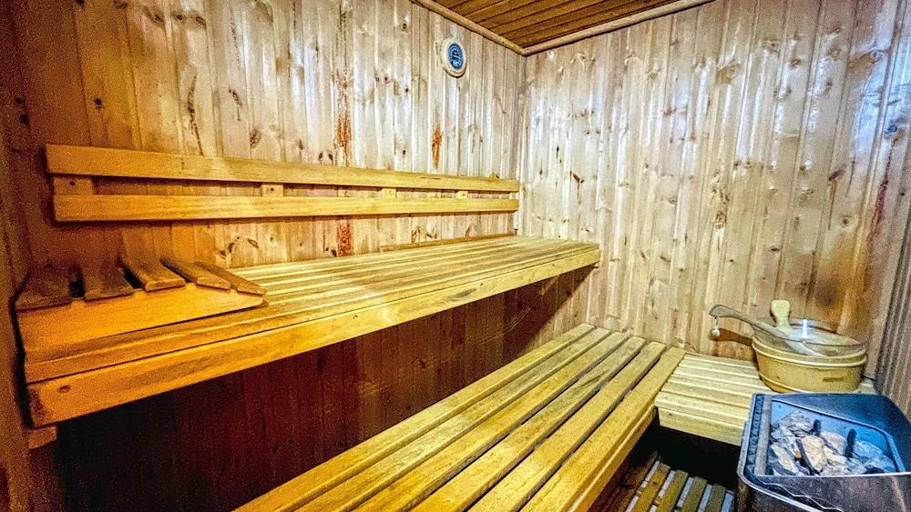 swimming pool spa