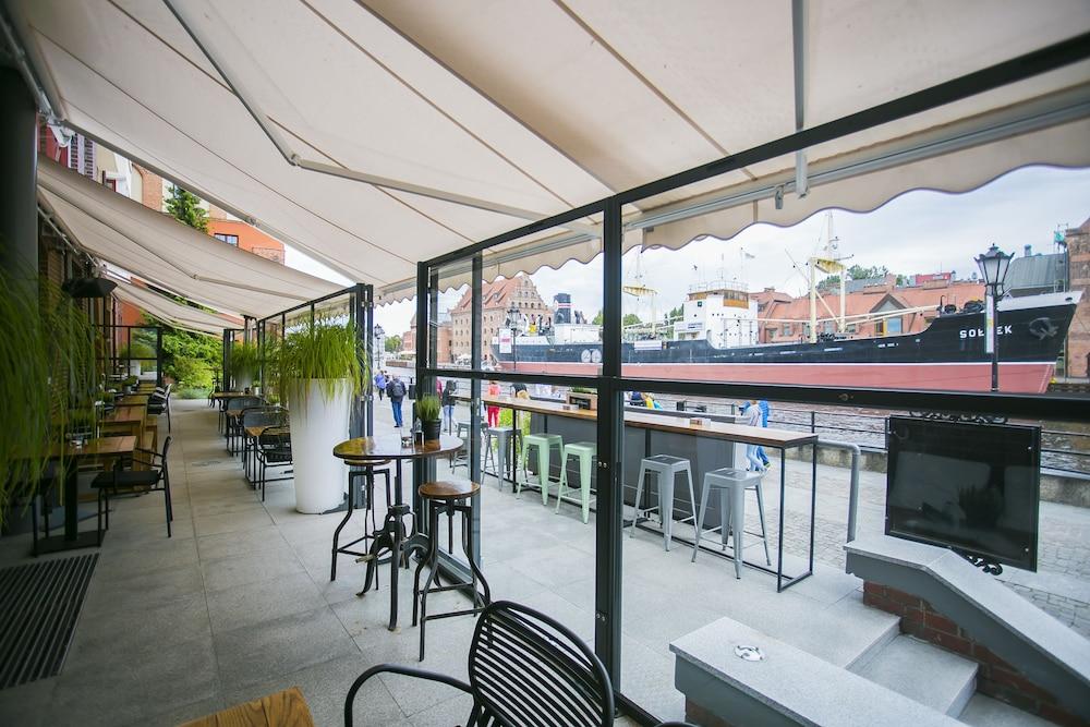 restaurant cafeteria