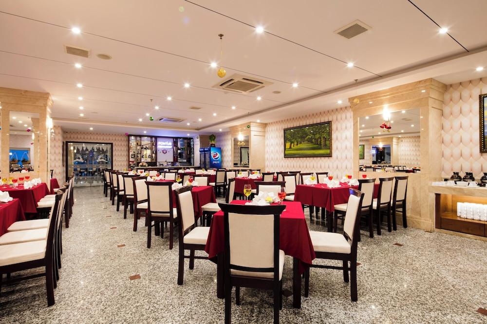 restaurant cafeteria