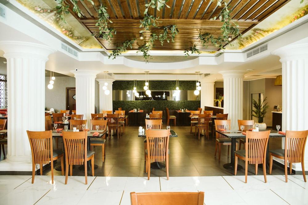 restaurant cafeteria