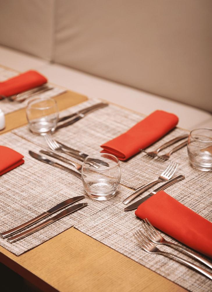 restaurant cafeteria