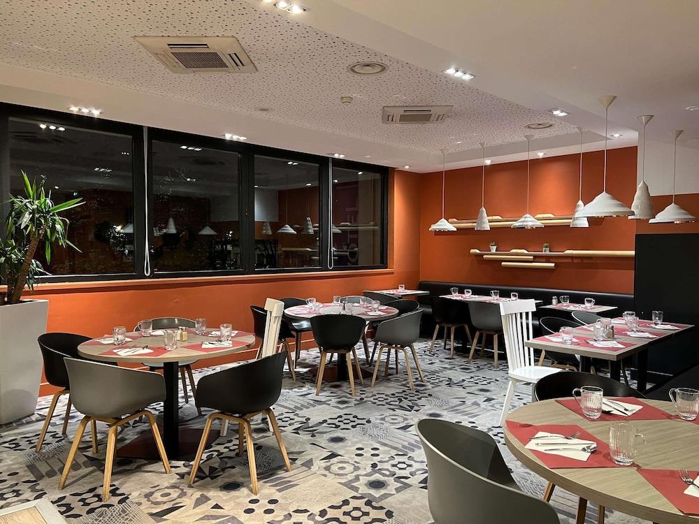 restaurant cafeteria
