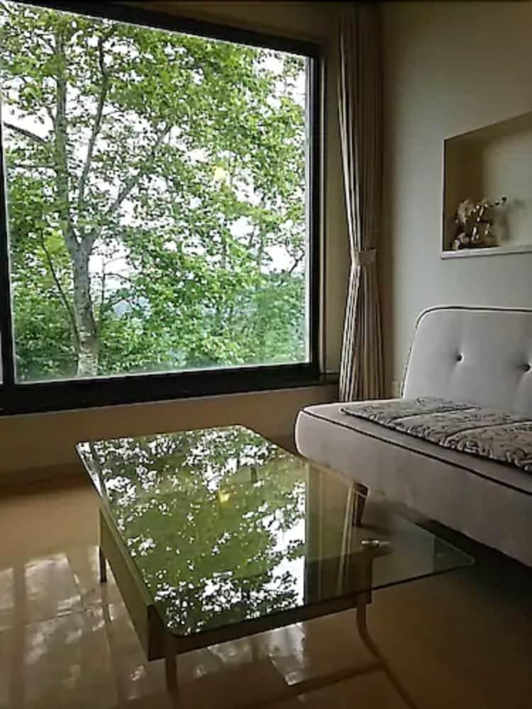 swimming pool spa