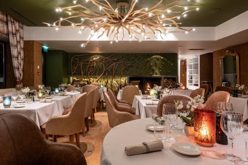 restaurant cafeteria