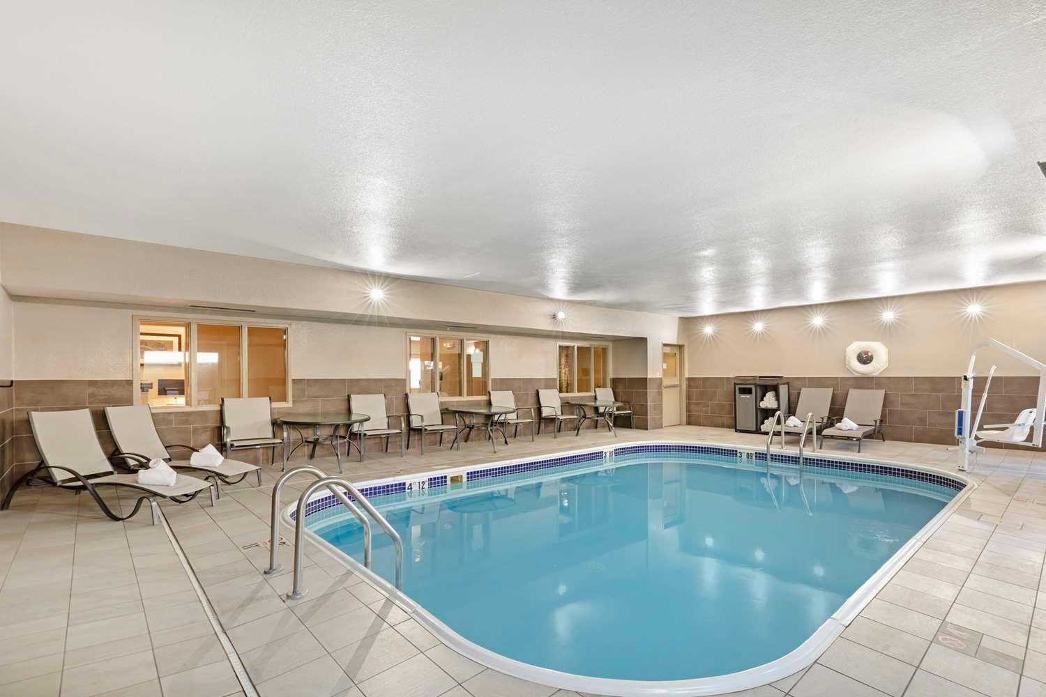 swimming pool spa