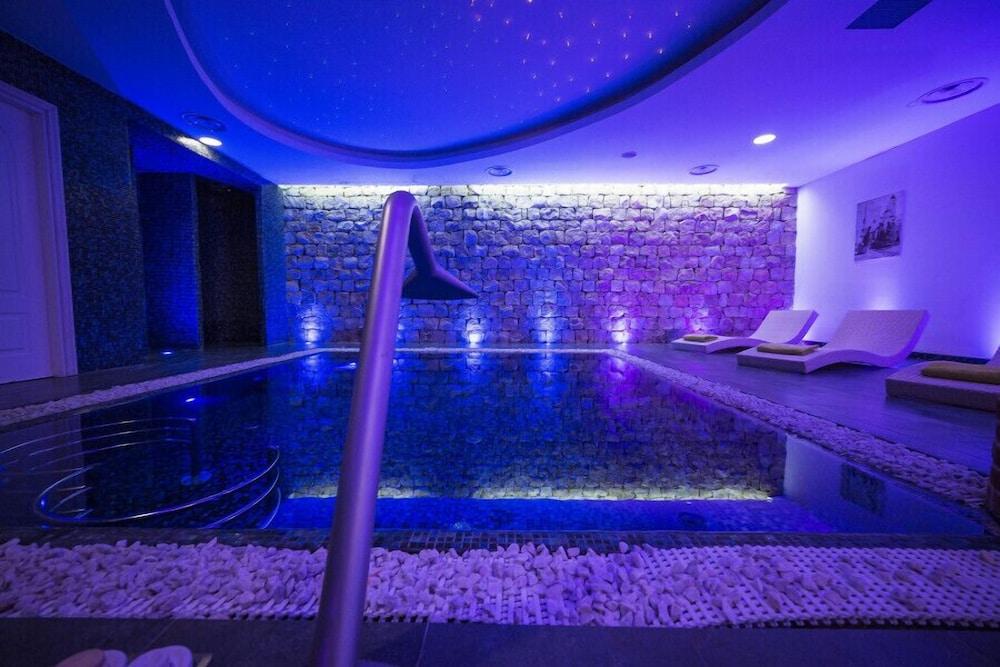 swimming pool spa