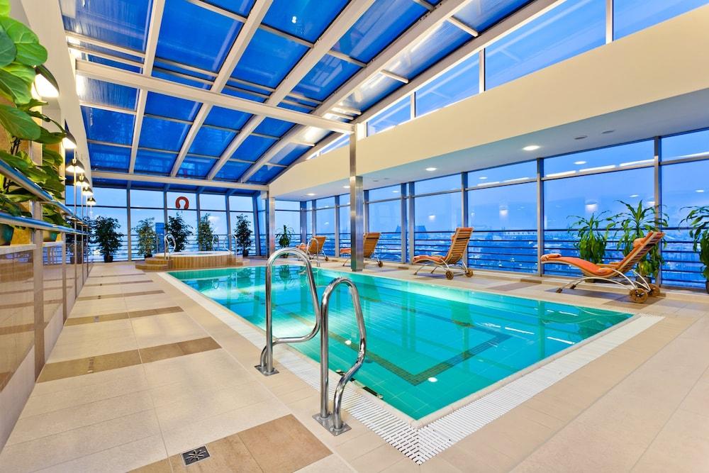 swimming pool spa