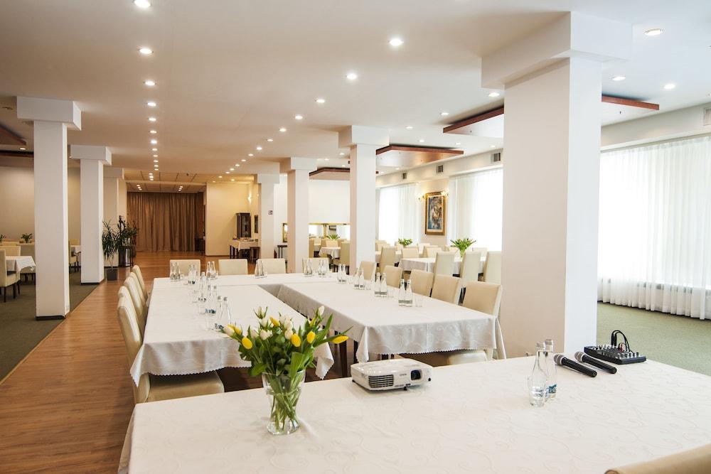 restaurant-cafeteria