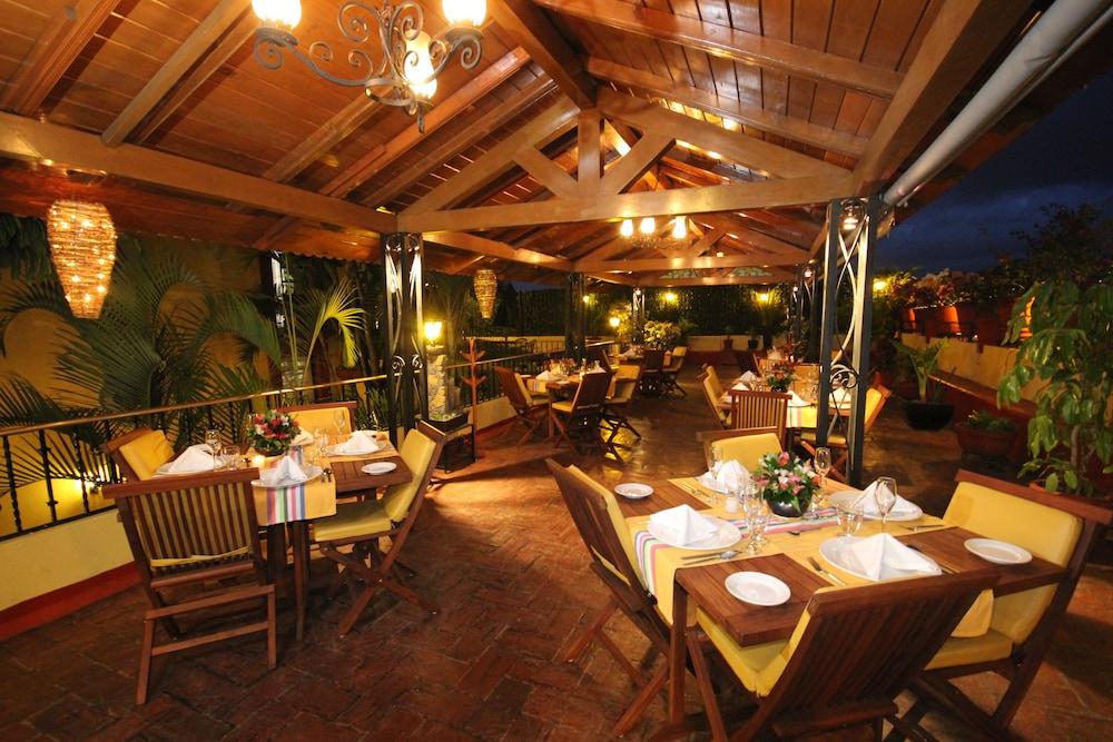 restaurant cafeteria