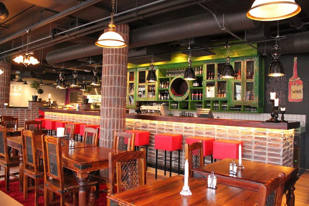 restaurant cafeteria