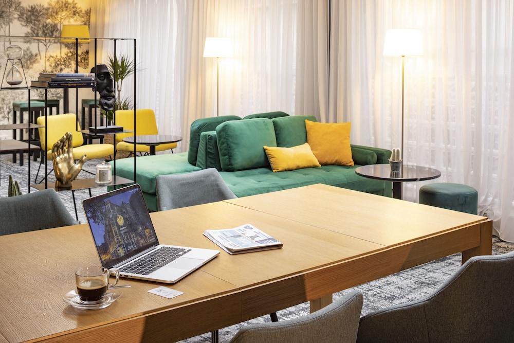restaurant cafeteria