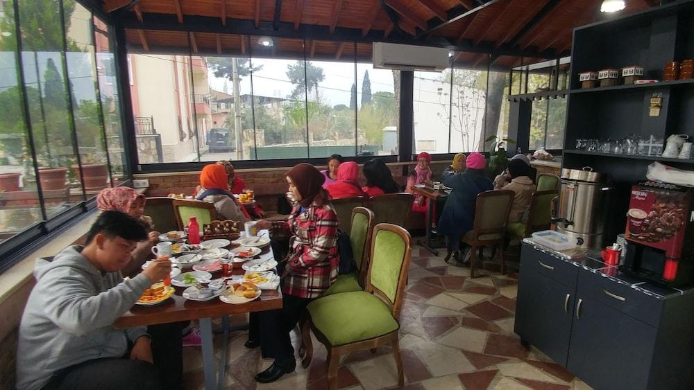 restaurant-cafeteria