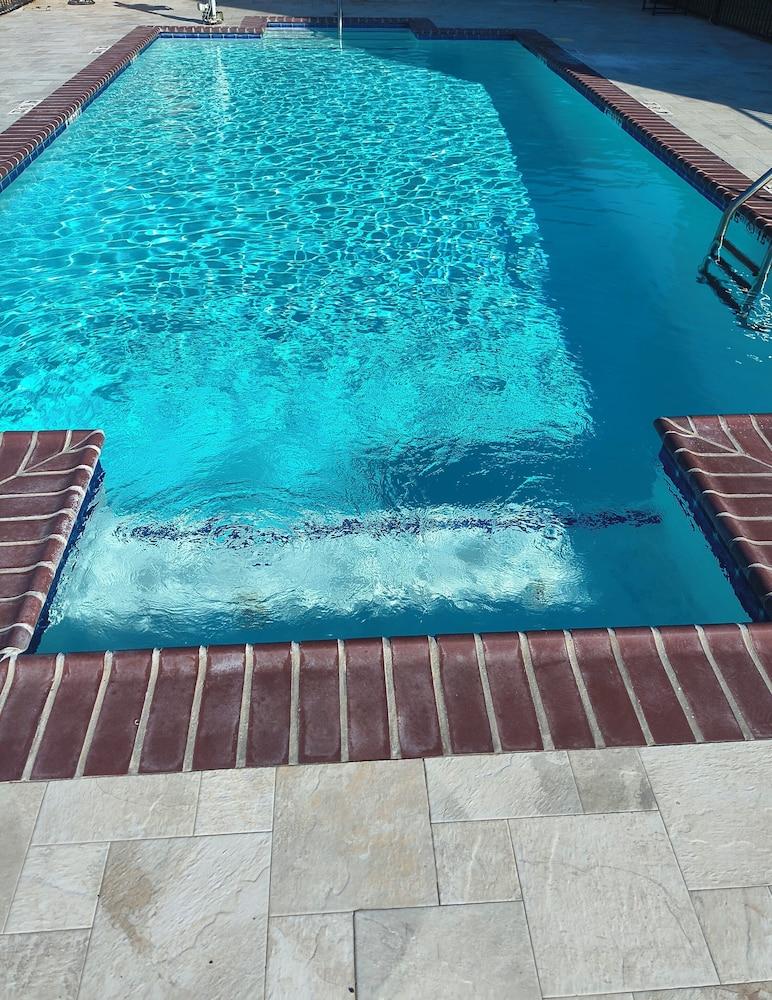 swimming pool spa