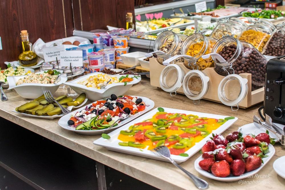 restaurant cafeteria
