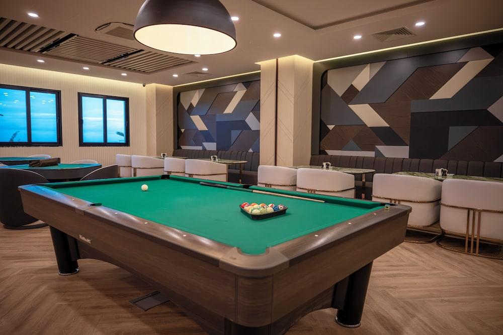 swimming pool spa