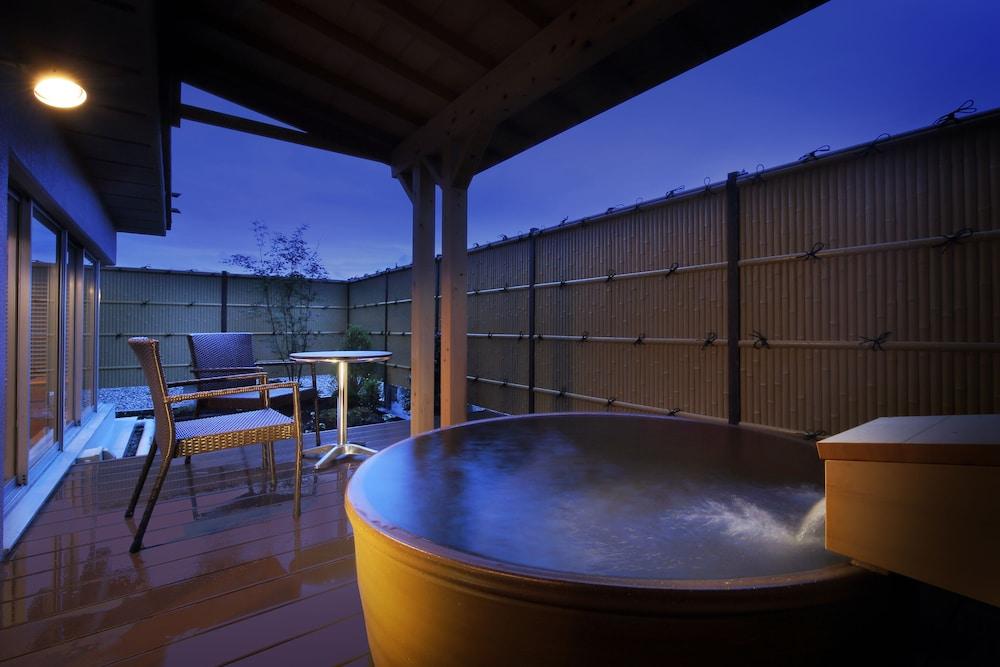 swimming pool spa