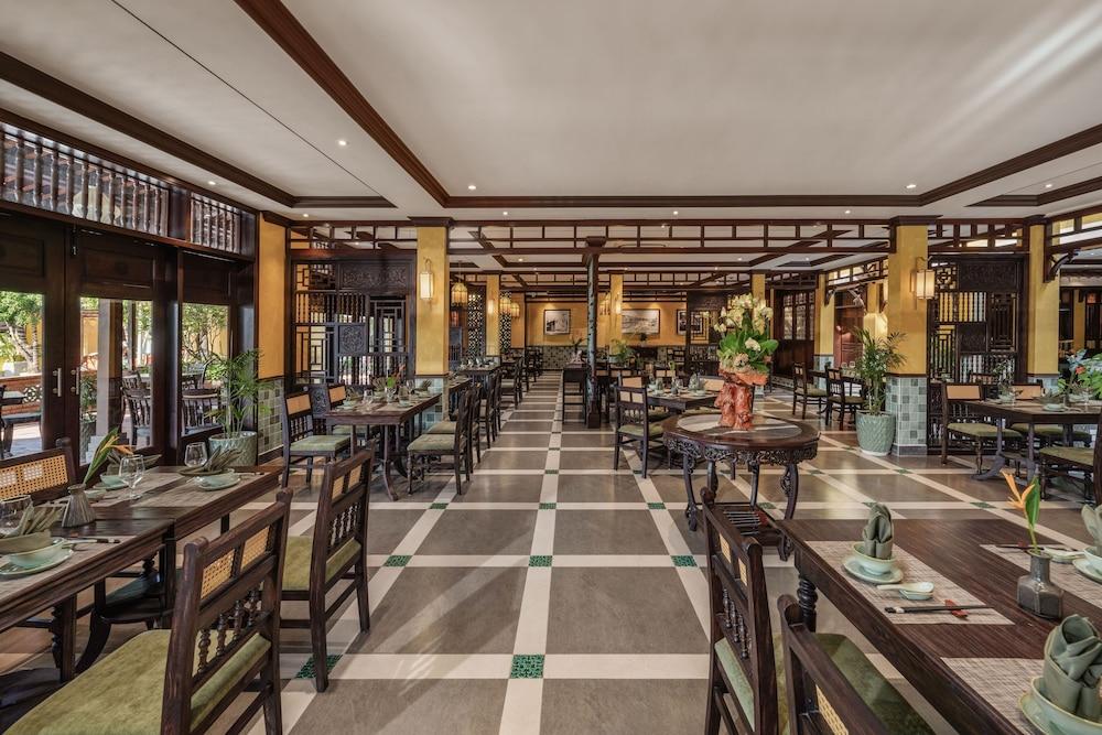 restaurant cafeteria