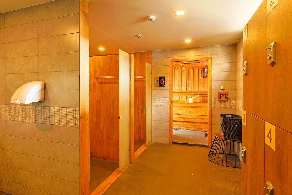 swimming pool spa