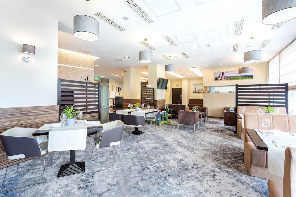 restaurant-cafeteria