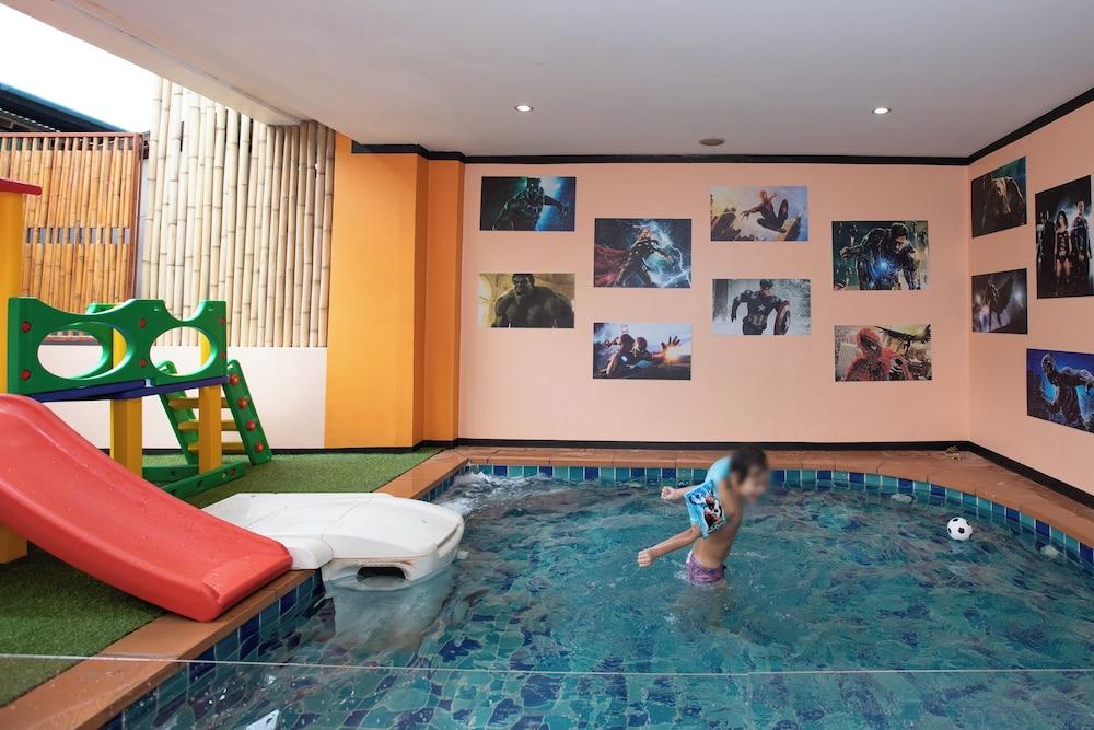 swimming pool spa
