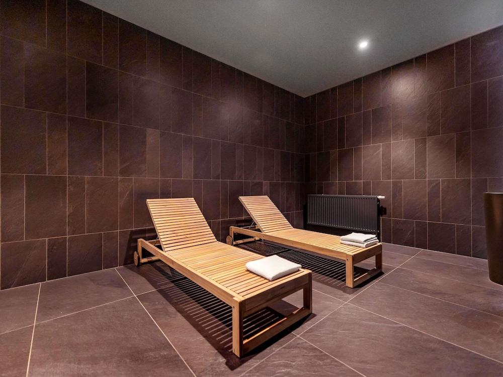 swimming pool spa